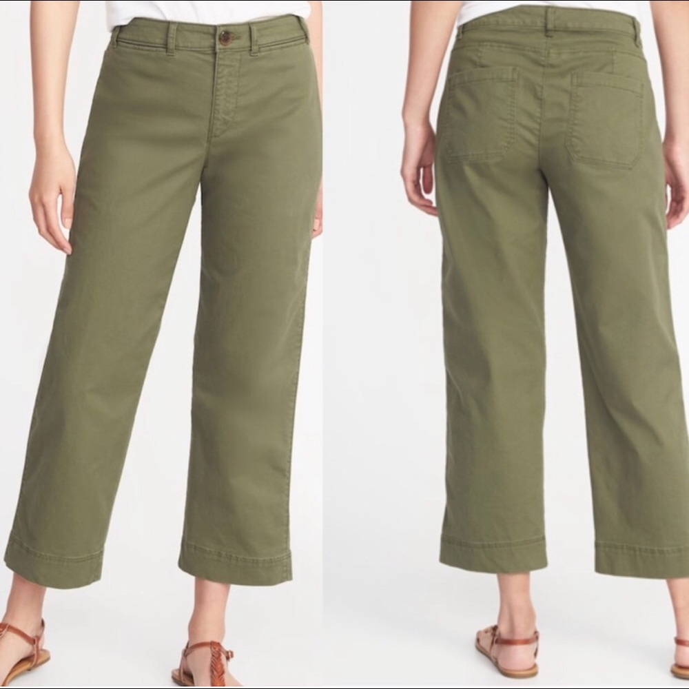 Old Navy Mid-Rise Wide Leg Crop Chino Pant